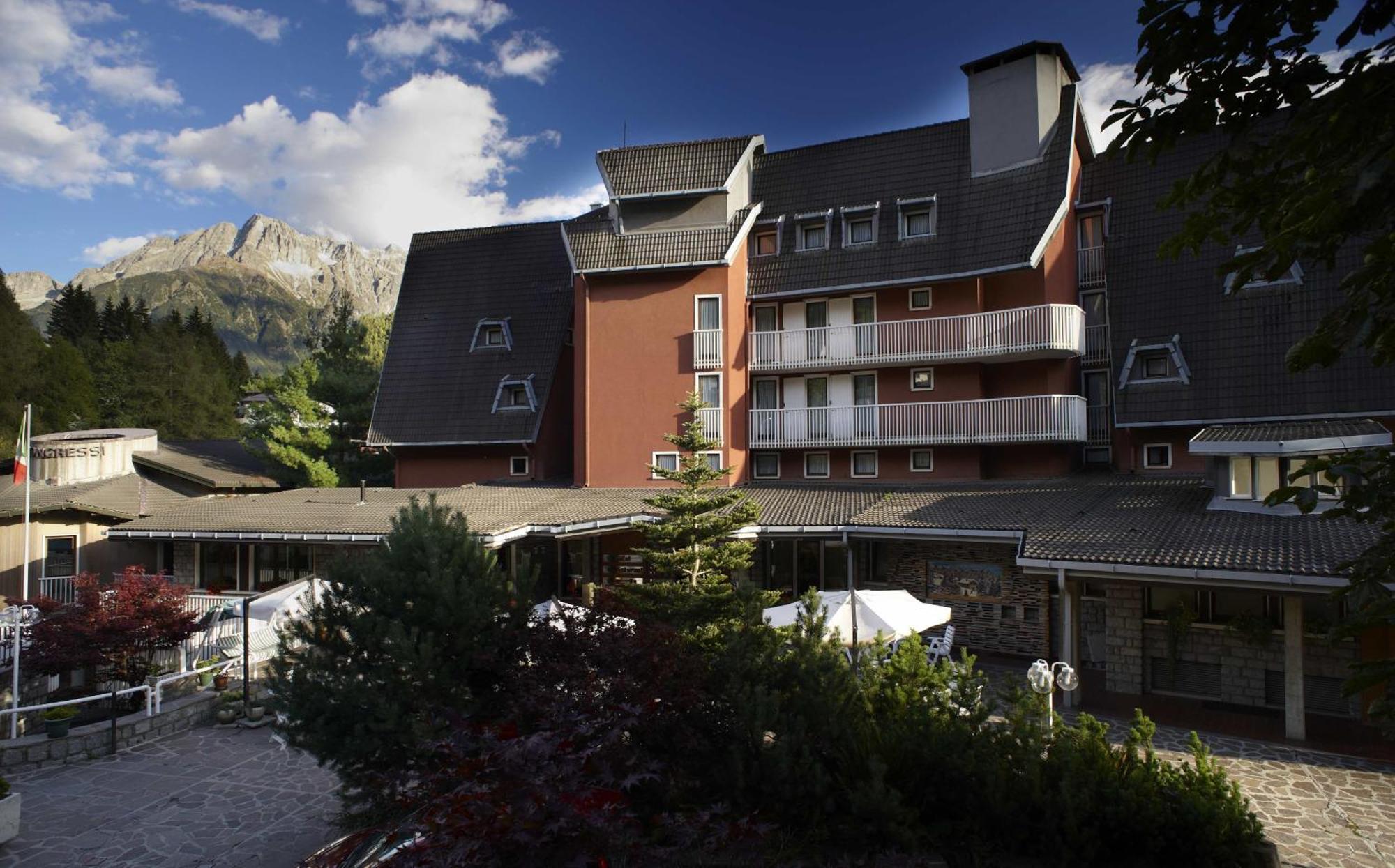 Hotel Mirella Ponte Di Legno Exteriör bild