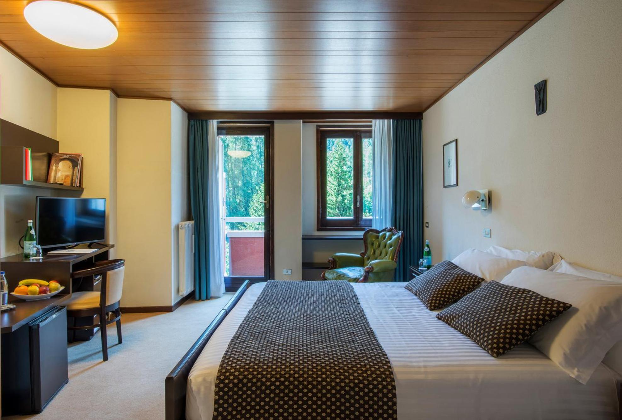 Hotel Mirella Ponte Di Legno Exteriör bild