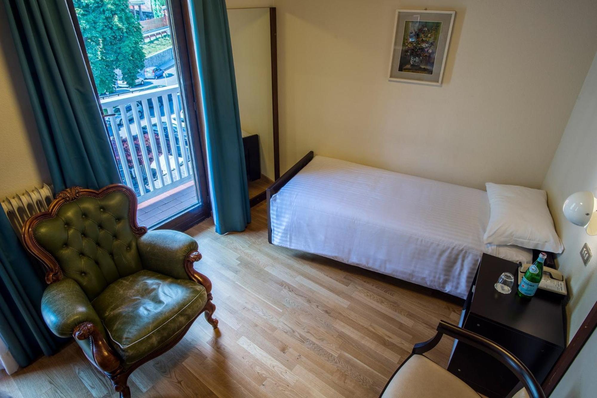 Hotel Mirella Ponte Di Legno Exteriör bild