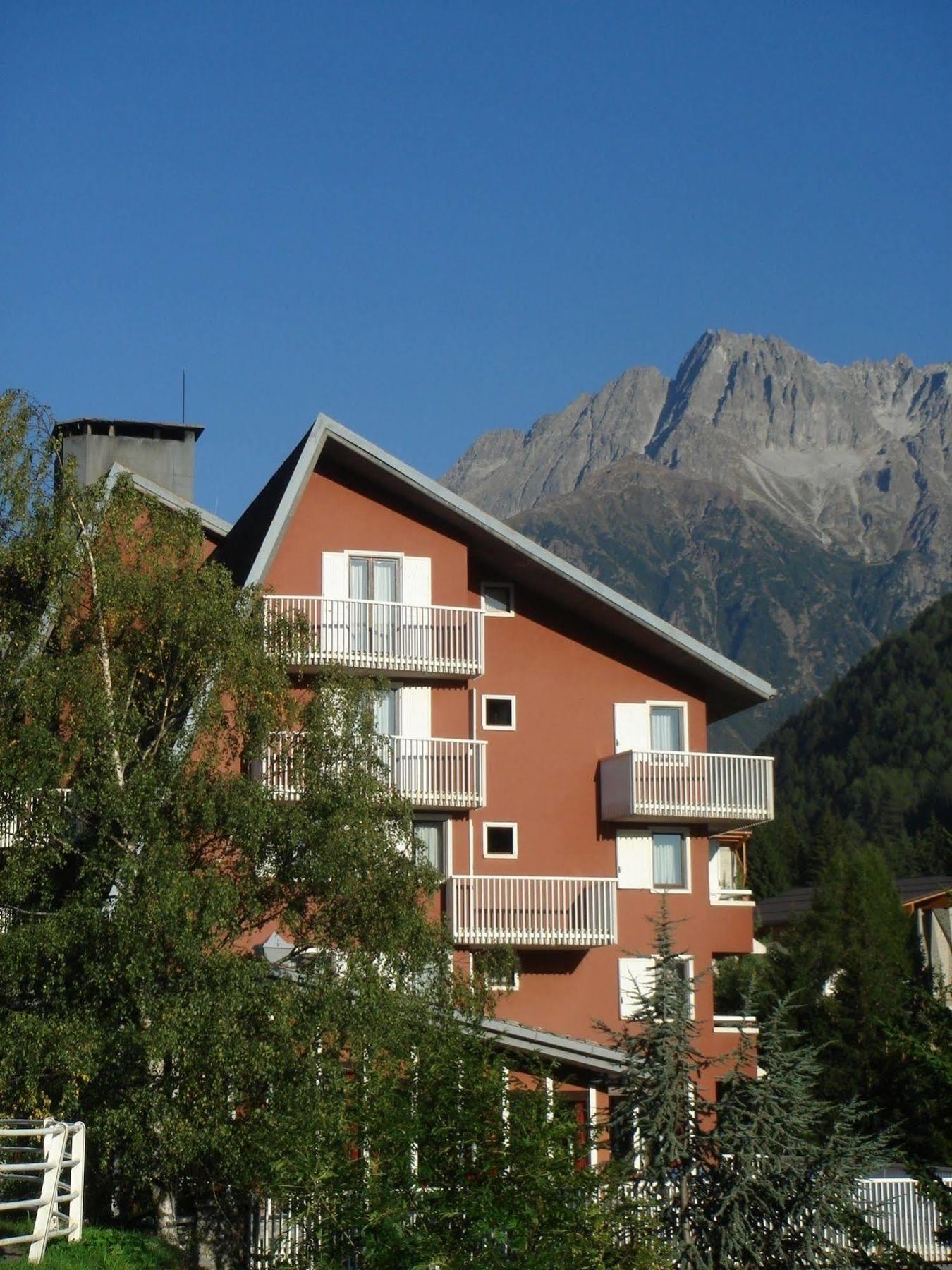 Hotel Mirella Ponte Di Legno Exteriör bild